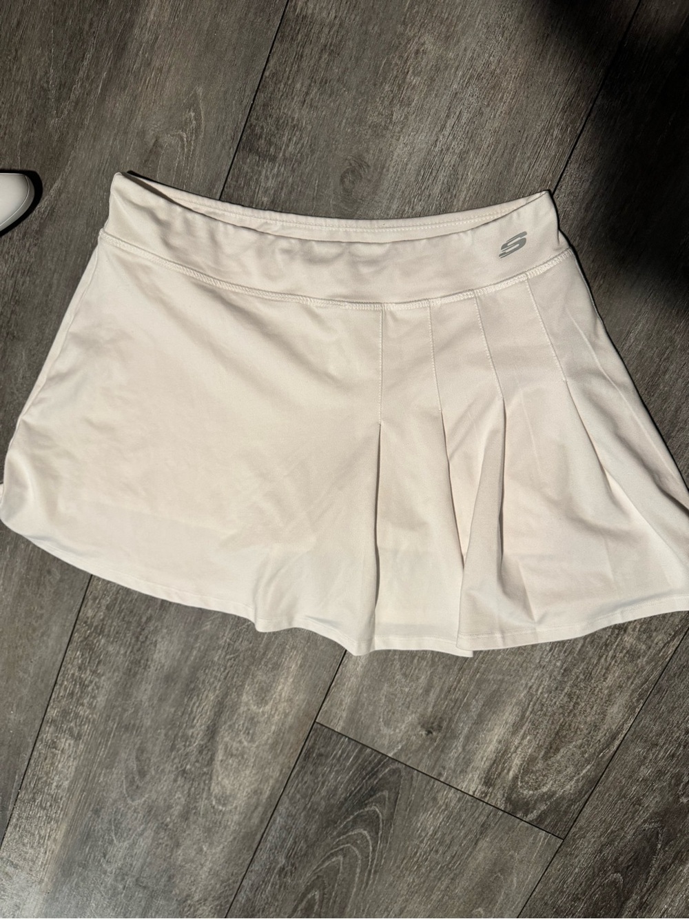 Skechers White Pleated Athletic Skort